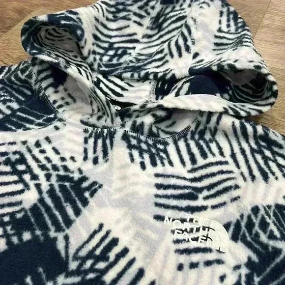 The North Face Women’s Fleece Hoodie, Small - Picture 3 of 15